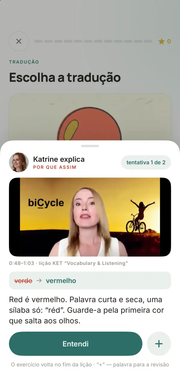 Painel “Katrine explica — Por que assim”: trecho de vídeo, a correção “verde → vermelho” e uma explicação curta da palavra red